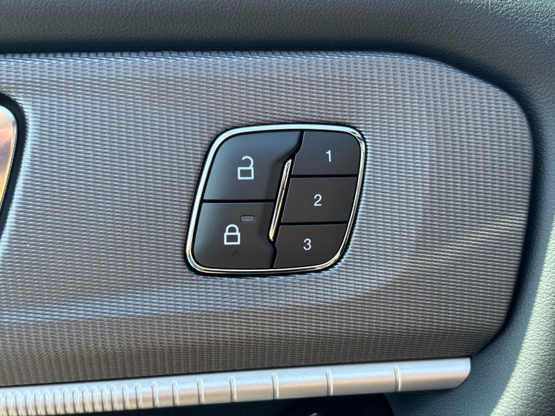 Ford Explorer Vehicle Image 20