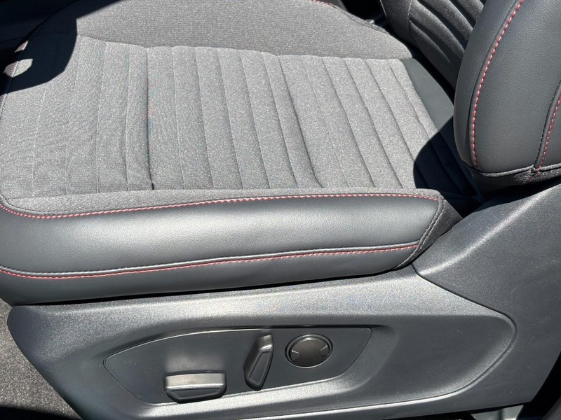 Ford Explorer Vehicle Image 21