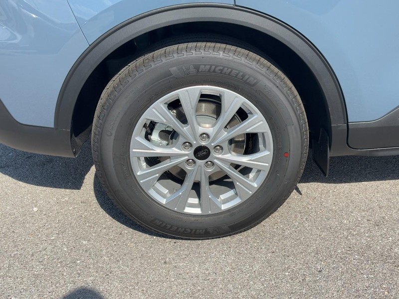 Ford Escape Vehicle Full-screen Gallery Image 4