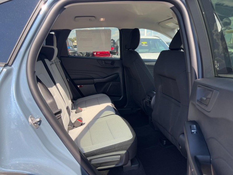 Ford Escape Vehicle Full-screen Gallery Image 5