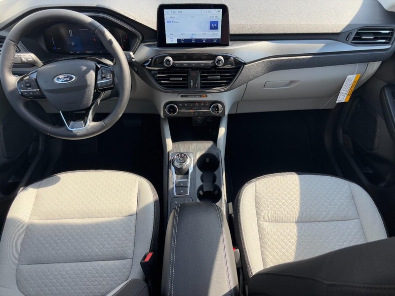 Ford Escape Vehicle Full-screen Gallery Image 6