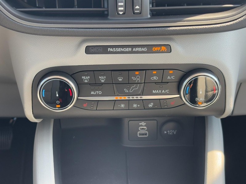 Ford Escape Vehicle Full-screen Gallery Image 9