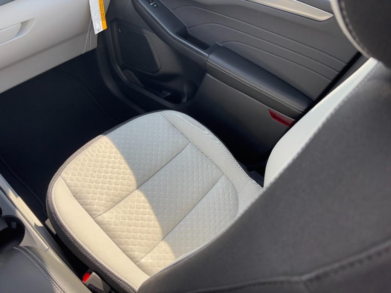 Ford Escape Vehicle Full-screen Gallery Image 10