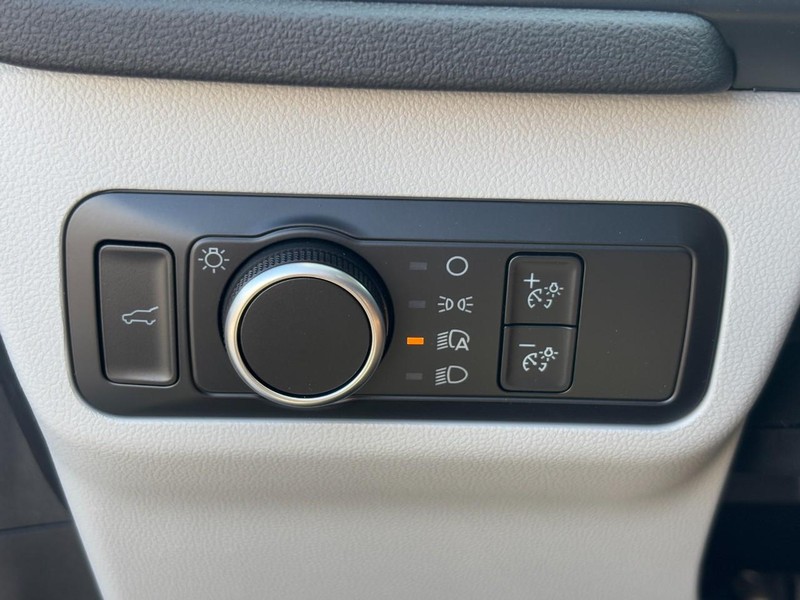 Ford Escape Vehicle Full-screen Gallery Image 11