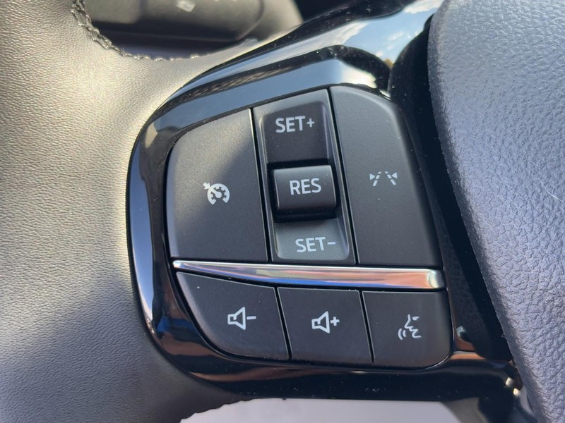 Ford Escape Vehicle Full-screen Gallery Image 12