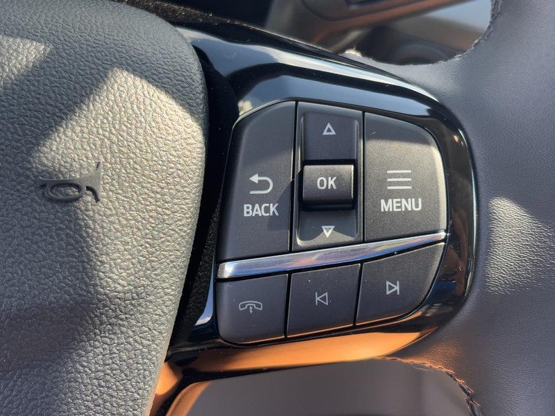 Ford Escape Vehicle Full-screen Gallery Image 13