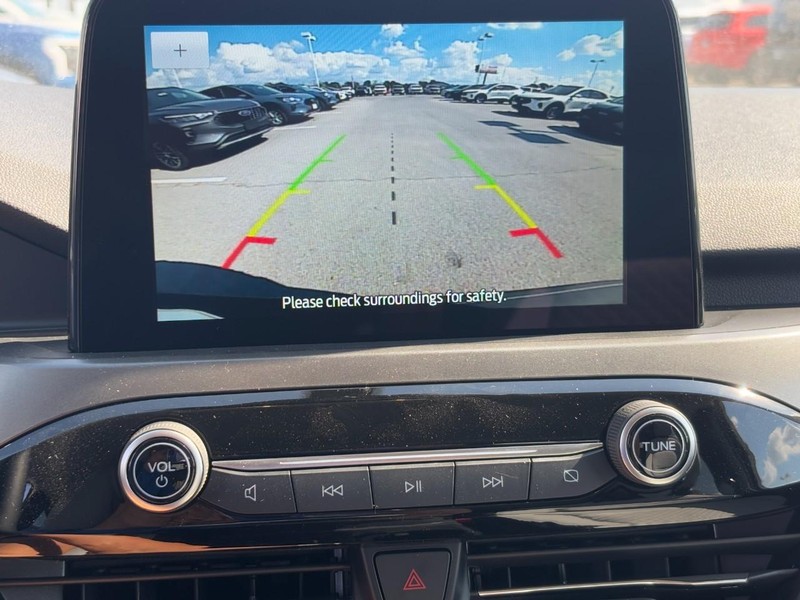 Ford Escape Vehicle Full-screen Gallery Image 16