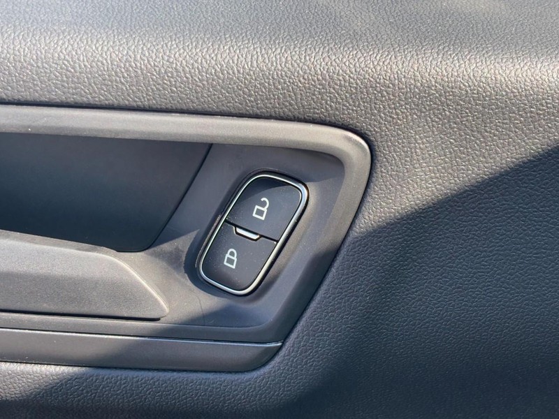 Ford Escape Vehicle Full-screen Gallery Image 19