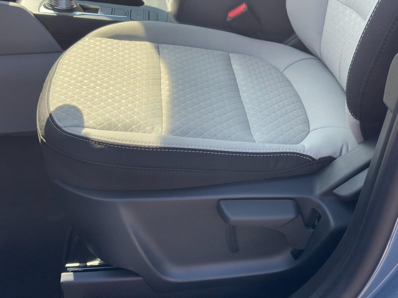 Ford Escape Vehicle Full-screen Gallery Image 20