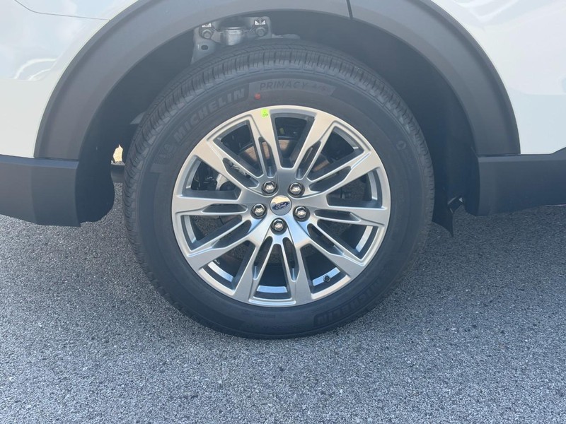 Ford Explorer Vehicle Image 04