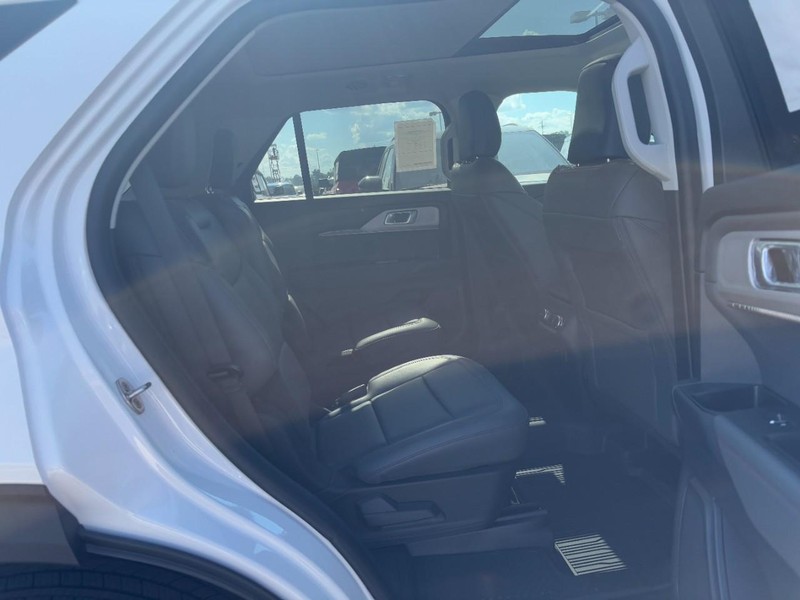 Ford Explorer Vehicle Image 05