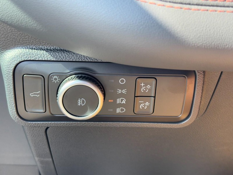 Ford Explorer Vehicle Image 12