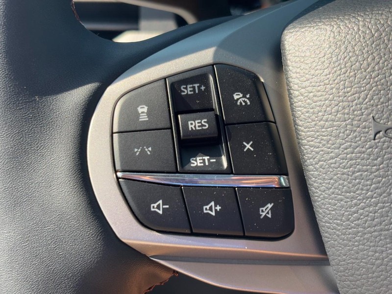Ford Explorer Vehicle Image 13
