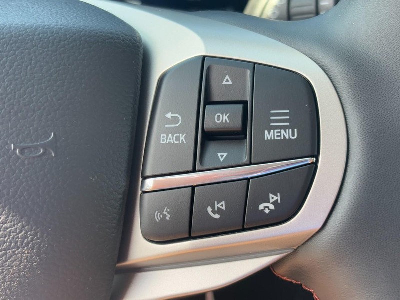Ford Explorer Vehicle Image 14