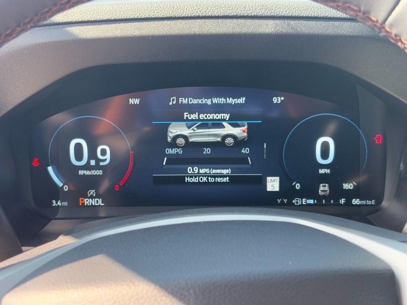 Ford Explorer Vehicle Image 15