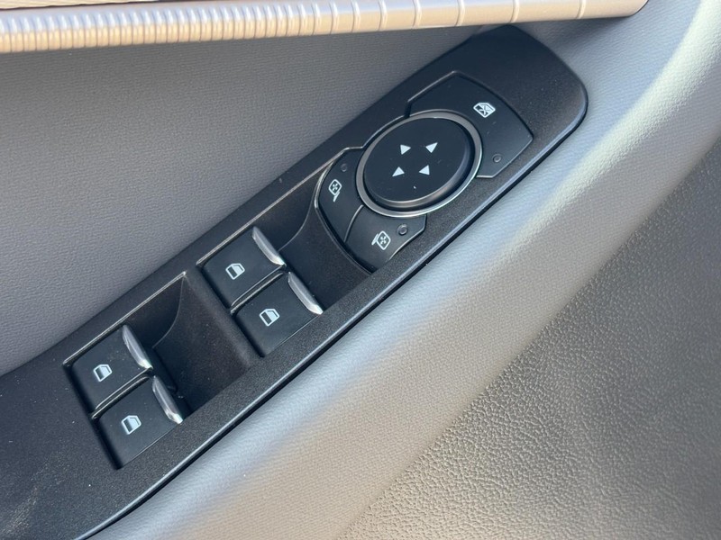 Ford Explorer Vehicle Image 20