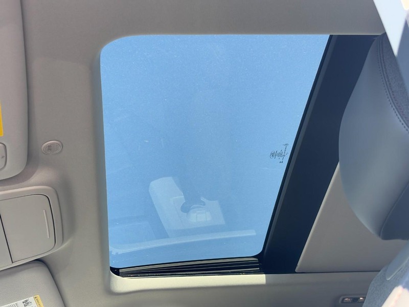 Ford Explorer Vehicle Image 23