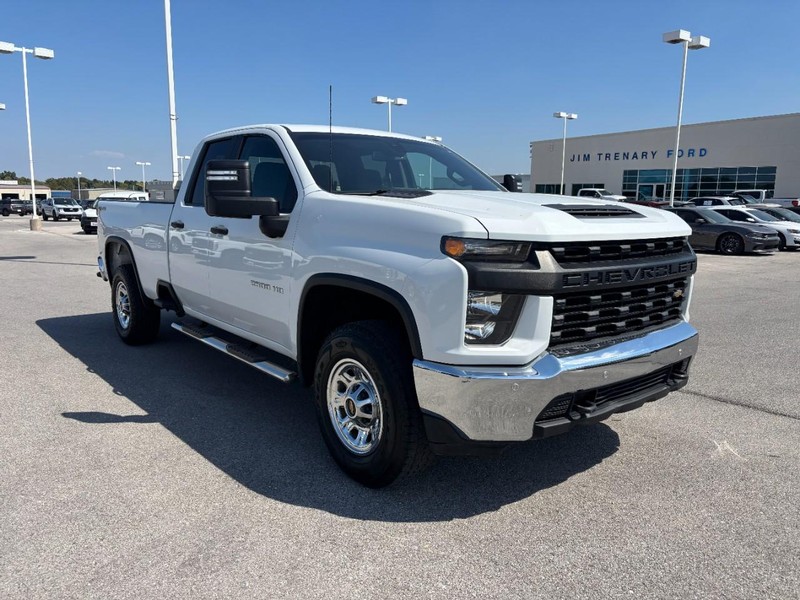 Chevrolet Silverado 2500HD Vehicle Full-screen Gallery Image 2
