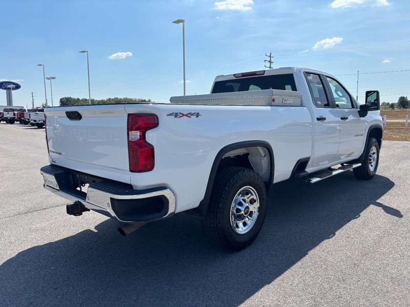 Chevrolet Silverado 2500HD Vehicle Full-screen Gallery Image 3