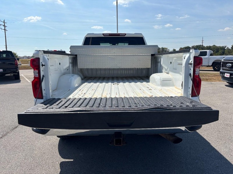 Chevrolet Silverado 2500HD Vehicle Full-screen Gallery Image 4