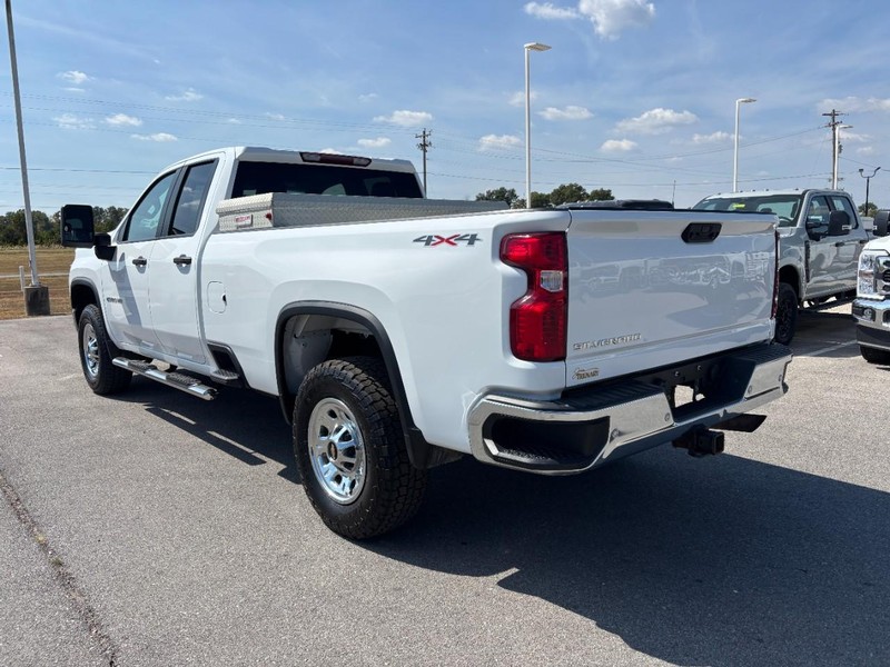 Chevrolet Silverado 2500HD Vehicle Full-screen Gallery Image 6