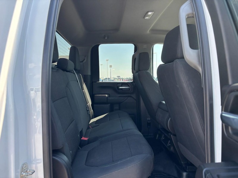 Chevrolet Silverado 2500HD Vehicle Full-screen Gallery Image 10