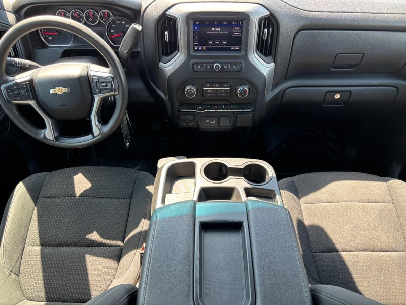 Chevrolet Silverado 2500HD Vehicle Full-screen Gallery Image 11