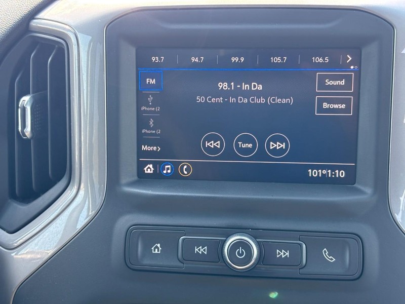 Chevrolet Silverado 2500HD Vehicle Full-screen Gallery Image 13