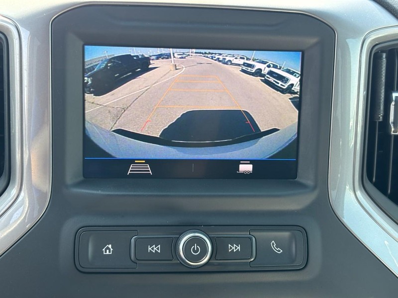 Chevrolet Silverado 2500HD Vehicle Full-screen Gallery Image 21