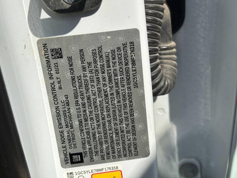 Chevrolet Silverado 2500HD Vehicle Full-screen Gallery Image 26