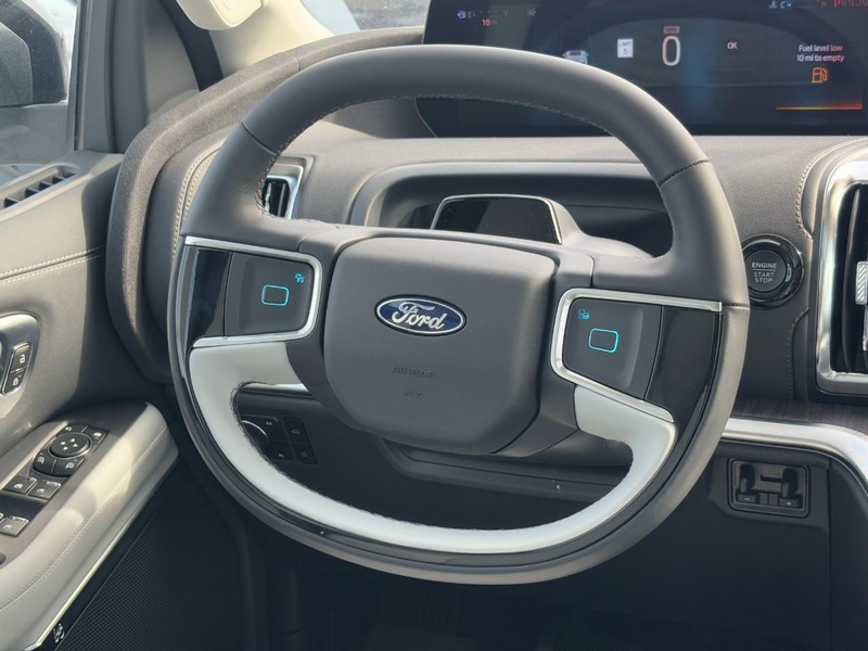 Ford Expedition Max Vehicle Full-screen Gallery Image 8