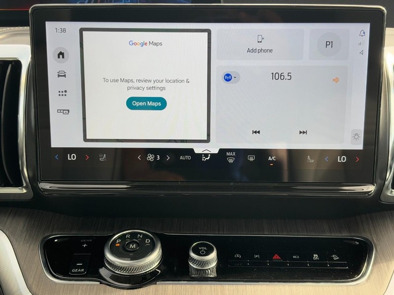 Ford Expedition Max Vehicle Full-screen Gallery Image 9