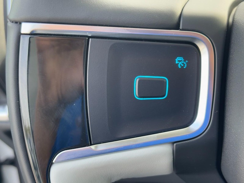 Ford Expedition Max Vehicle Full-screen Gallery Image 12