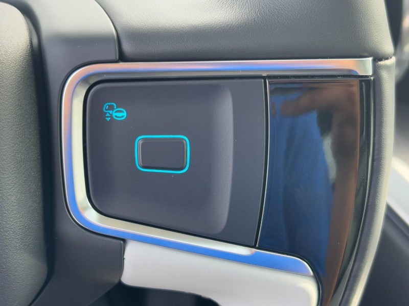 Ford Expedition Max Vehicle Full-screen Gallery Image 13