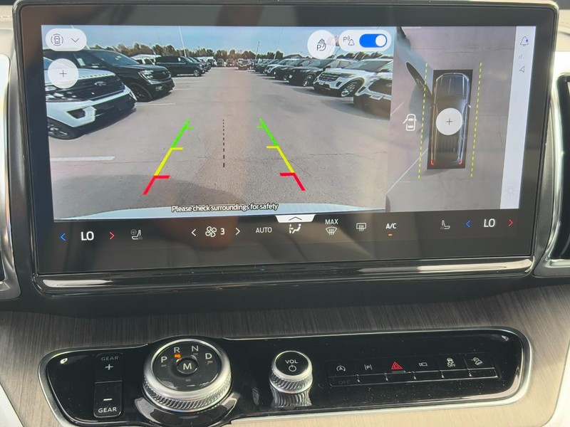 Ford Expedition Max Vehicle Full-screen Gallery Image 17