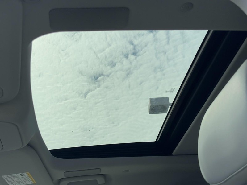 Ford Expedition Max Vehicle Full-screen Gallery Image 23