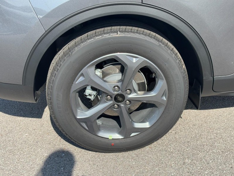 Ford Escape Vehicle Full-screen Gallery Image 4