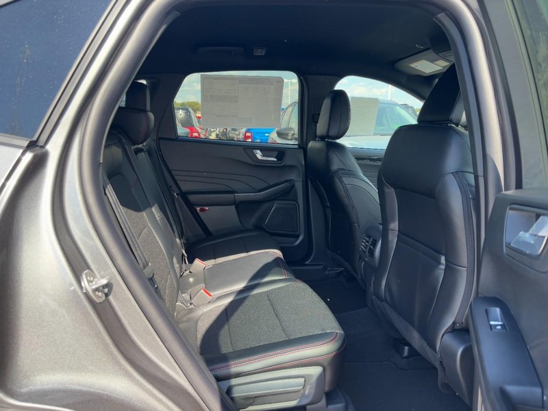 Ford Escape Vehicle Full-screen Gallery Image 5