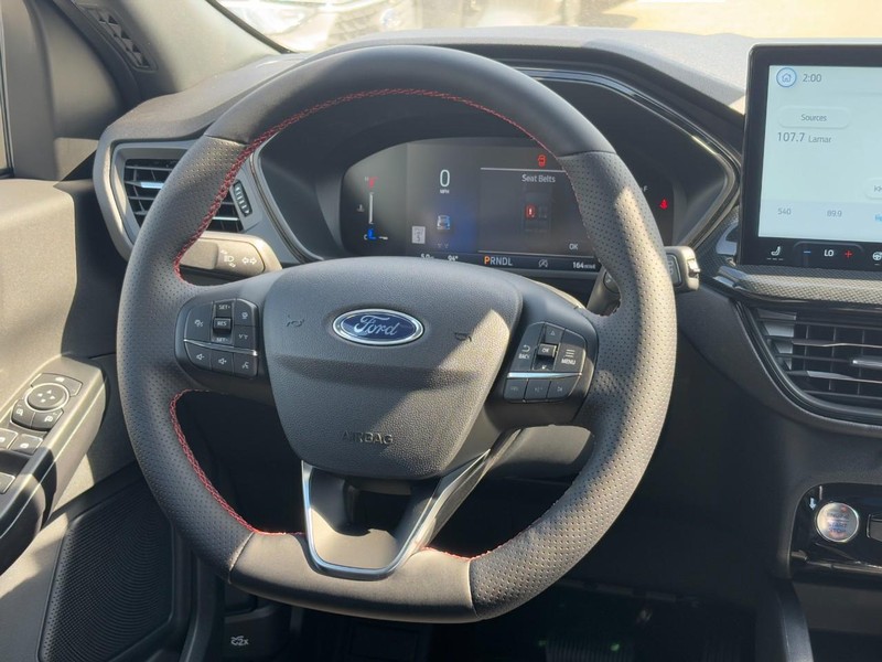 Ford Escape Vehicle Full-screen Gallery Image 7