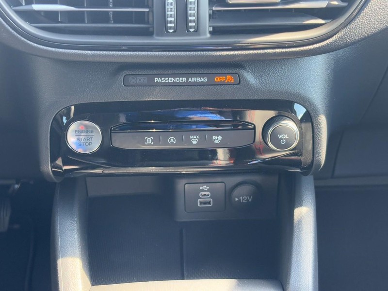 Ford Escape Vehicle Full-screen Gallery Image 9