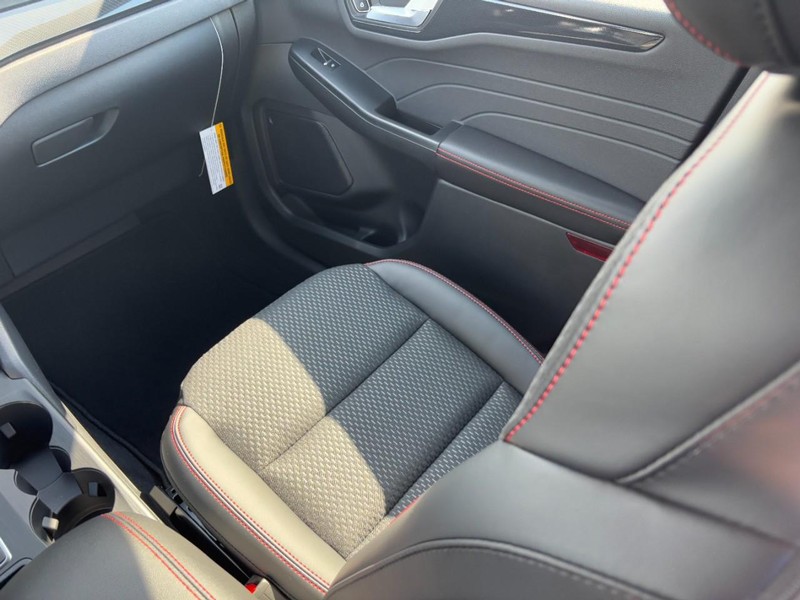 Ford Escape Vehicle Full-screen Gallery Image 10