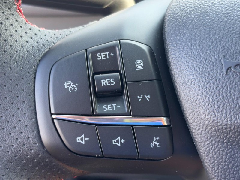 Ford Escape Vehicle Full-screen Gallery Image 12