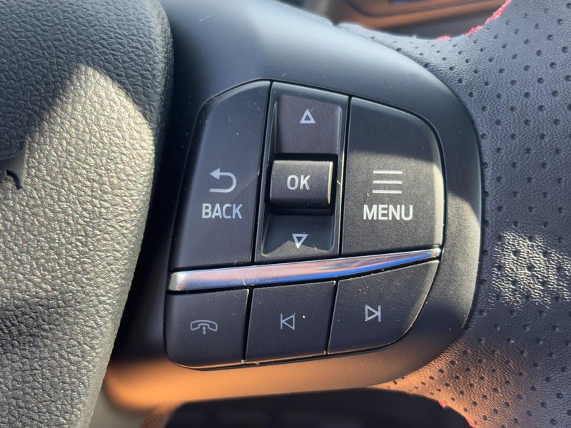 Ford Escape Vehicle Full-screen Gallery Image 13