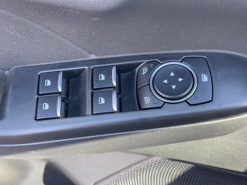 Ford Escape Vehicle Full-screen Gallery Image 18