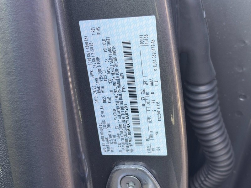 Ford Escape Vehicle Full-screen Gallery Image 21