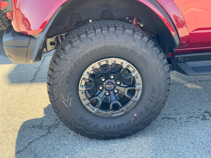 Ford Bronco Vehicle Full-screen Gallery Image 4