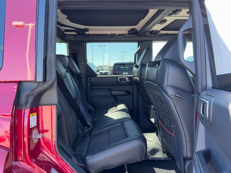 Ford Bronco Vehicle Full-screen Gallery Image 5