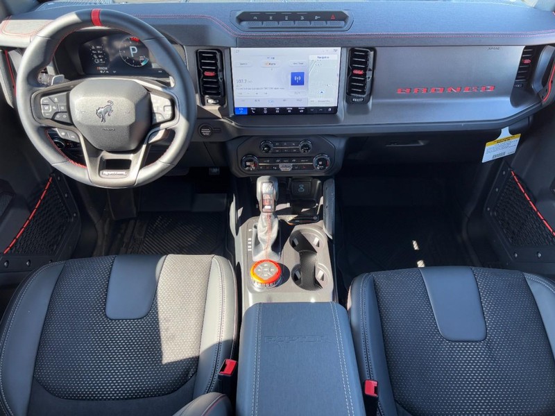 Ford Bronco Vehicle Full-screen Gallery Image 6