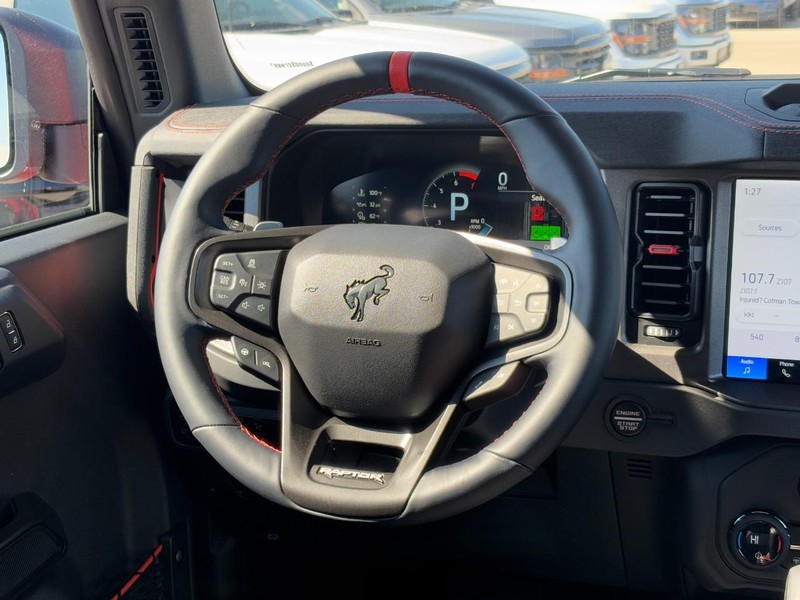 Ford Bronco Vehicle Full-screen Gallery Image 7