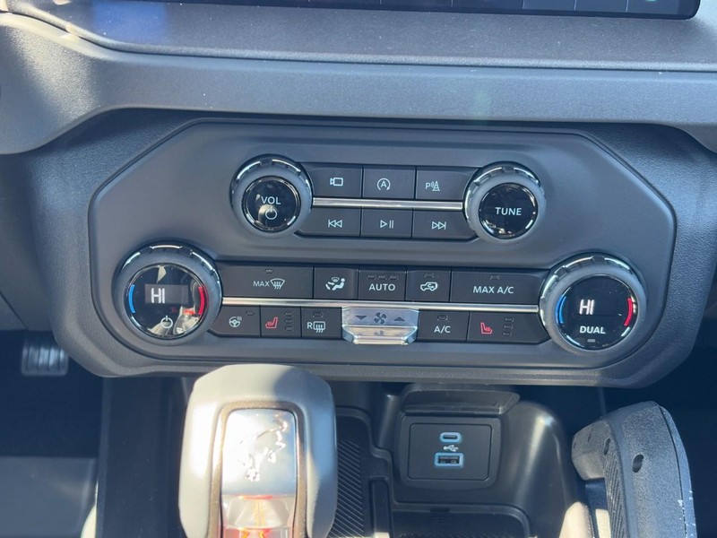 Ford Bronco Vehicle Full-screen Gallery Image 9